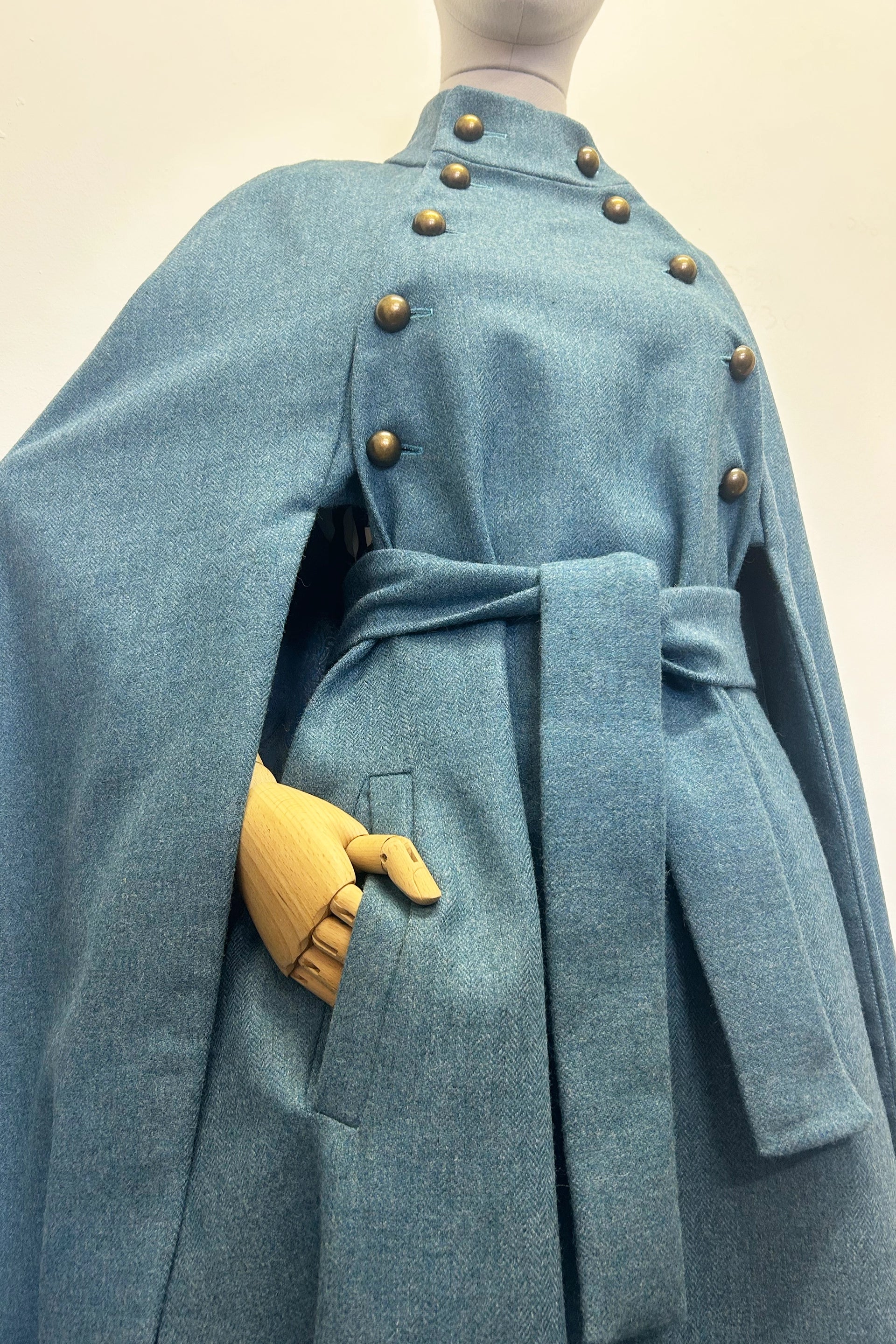 Tweed-Maxi-Cape mit Gürtel