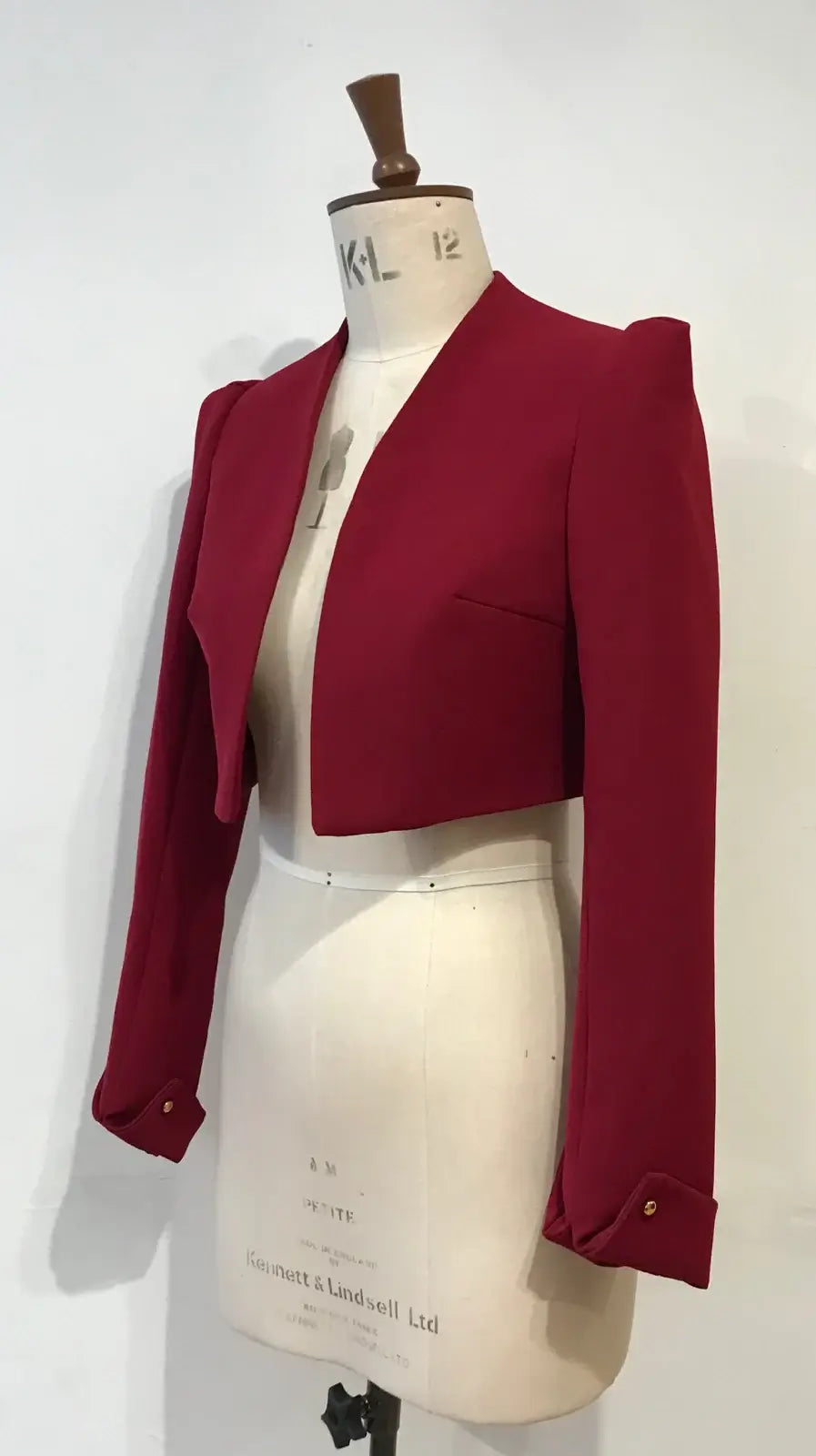 Matadorjacke mit geknöpften Manschetten
