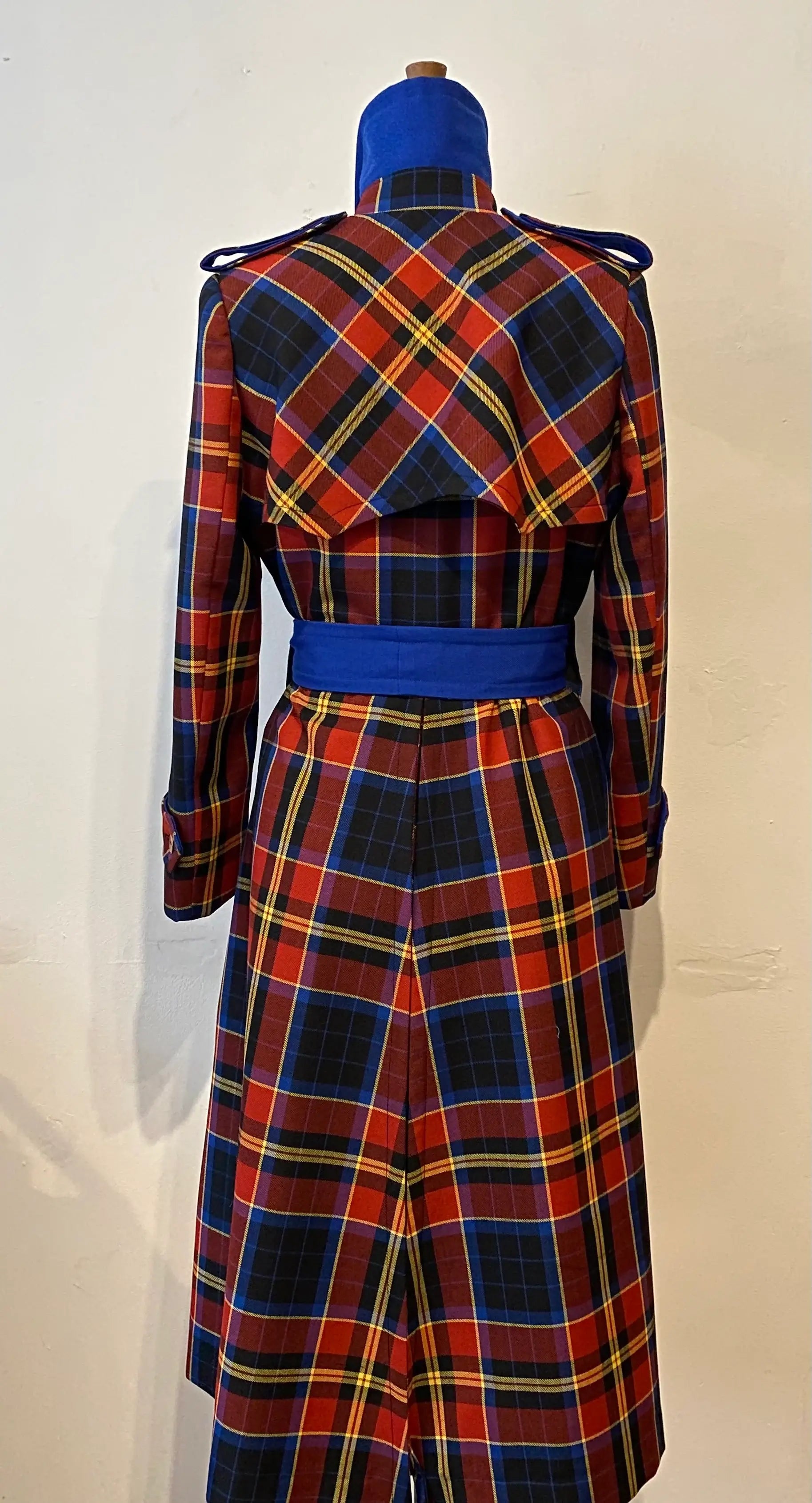 Langer Tartan-Trenchcoat