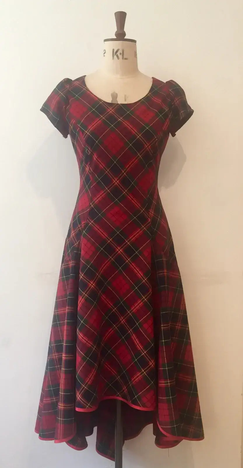 Tartan-Kleid Julia im schrägen Schnitt