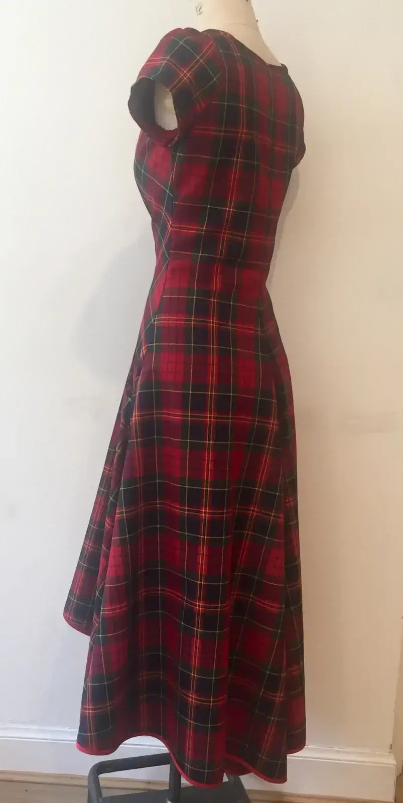 Tartan-Kleid Julia im schrägen Schnitt