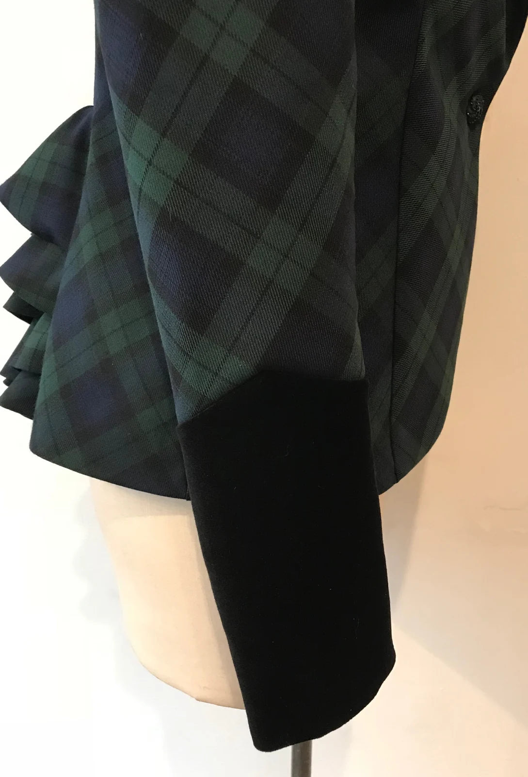 Schottenkaro- und Samt-Bustle-Jacke